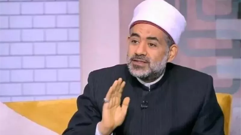 أمين الفتوى: مساعدة الناس خير من الاعتكاف في المسجد النبوي ٧٠ يوماً