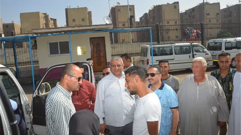 سكرتير بنى سويف يتفقد محطات الوقود ومواقف السيارات