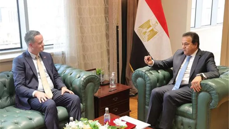 وزير الصحة يستقبل السفير التركي ورئيس 