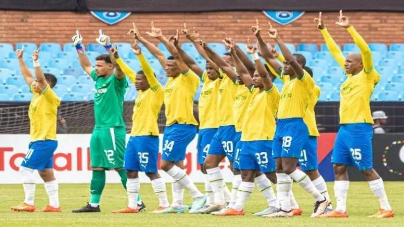 موكينا يعلن تشكيل صن داونز لمواجهة الأهلي بدوري السوبر