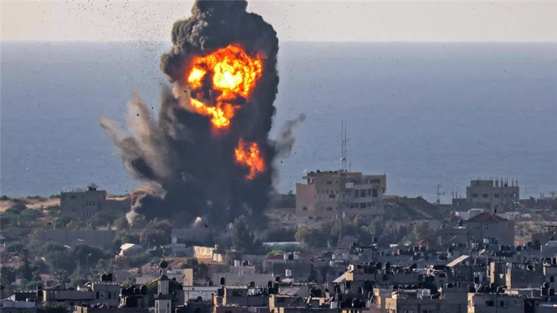 إسرائيل تعيد 7 آلاف عامل فلسطيني إلى غزة عبر معبر كرم أبو سالم