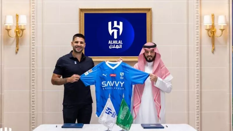 من علامة الجزاء.. ميتروفيتش يعلن تقدم الهلال أمام الفتح .. فيديو