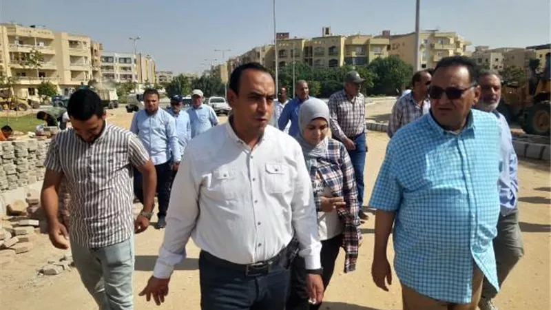 رئيس جهاز الشروق يُتابع أحدث مشروعات الطرق وصيانة الحدائق.. صور