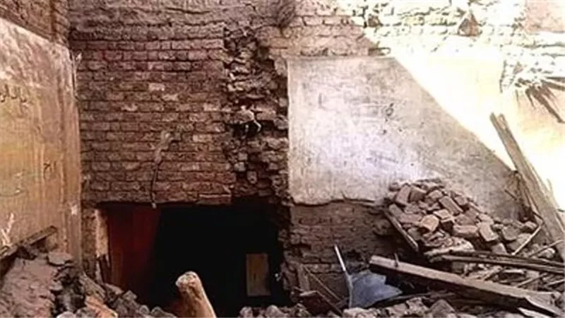 انهيار سقف منزل وإصابة طفل فى أخميم بسوهاج