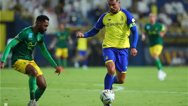 النصر ضد الخليج.. أبرز مباريات الدوري السعودي.. والقنوات الناقلة