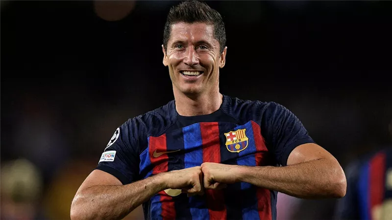ليفاندوفسكي يقود هجوم برشلونة أمام ريال سوسيداد بالدوري الإسباني