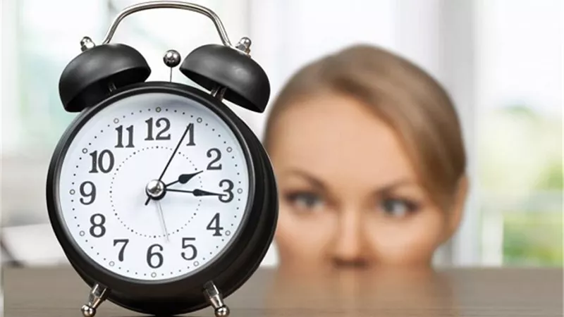 العلاقة بين الإحساس بالوقت و المشاعر المختلفة .. خبيرة تكشف