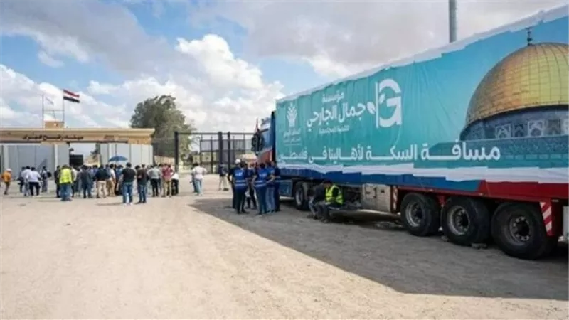 عضو التحالف الوطنى يكشف تجهيزات الدفعة الثانية من شاحنات المساعدات لـ غزة