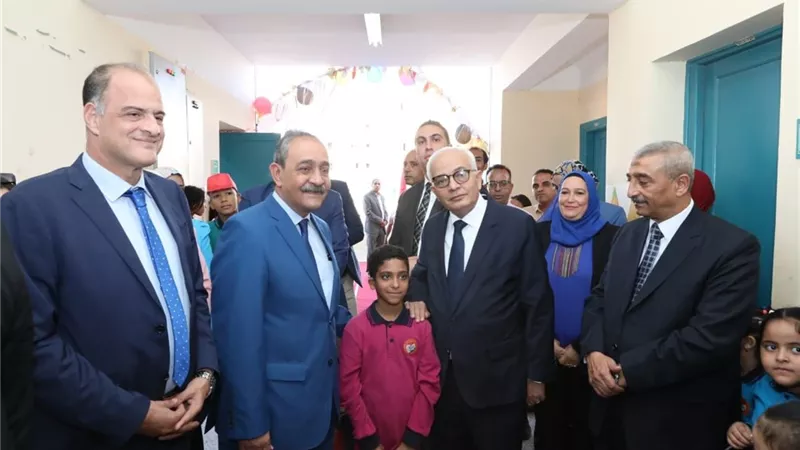 وزير التعليم ومحافظ الاسماعيلية يتفقدان عدداً من المدارس