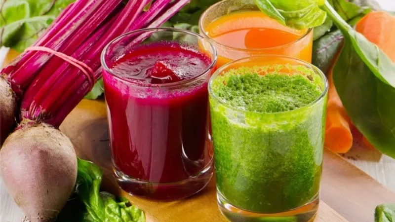 4 مشروبات هامة للتخلص من سموم الكبد