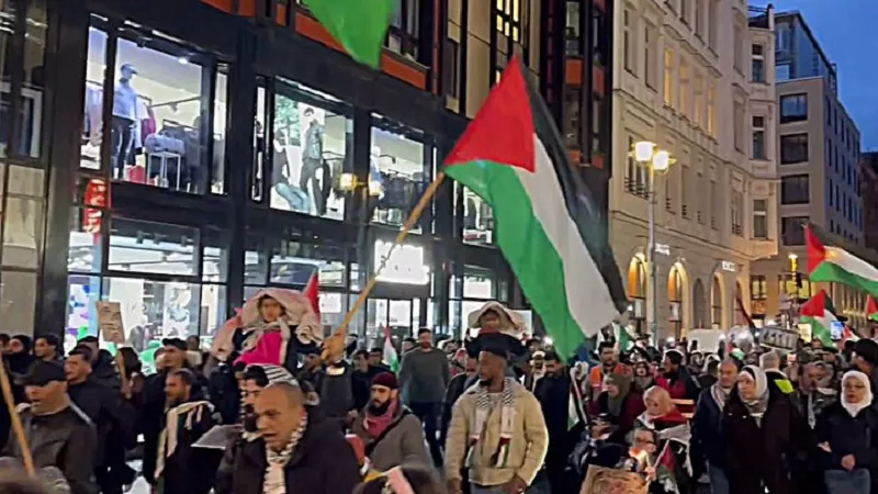 الآلاف يتظاهرون في مدينة ميلانو الإيطالية تضامنا مع غزة