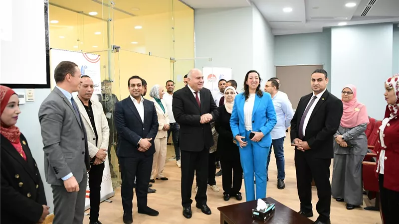 محافظ قنا يشهد افتتاح دورة 