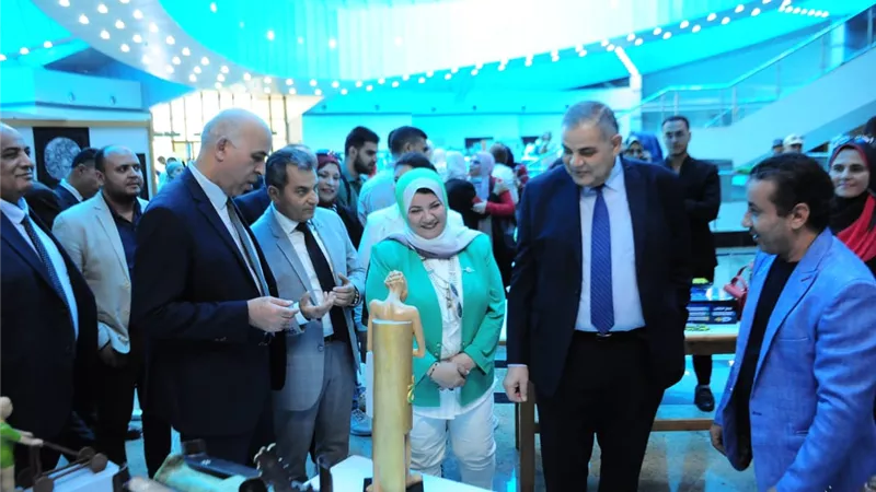 رئيس جامعة كفر الشيخ يفتتح معرض الأسبوع البيئى للجامعة