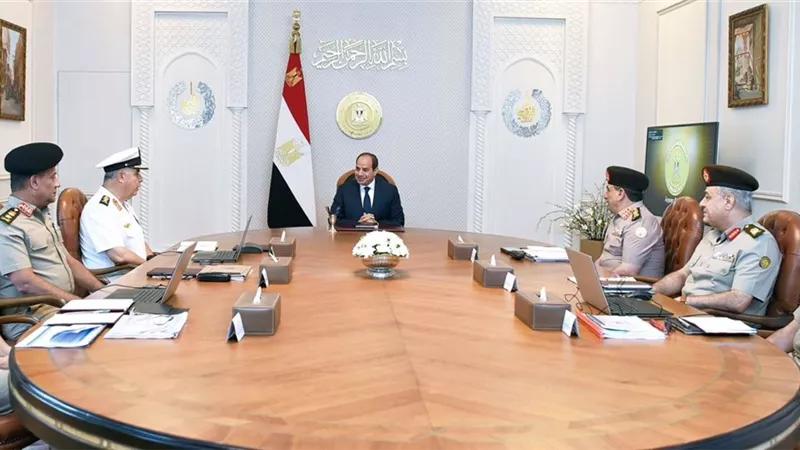 الموقع الرئاسي ينشر فيديو الرئيس يتابع جهود تعزيز وتطوير قطاع التصنيع العسكري وتوطين التكنولوجيا المتقدمة