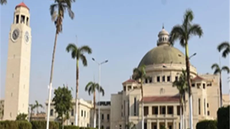 الخشت: تدريب العاملين بالجامعة على استخدام أحدث الأساليب العلمية