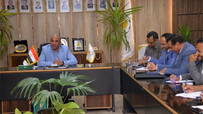 المنشاوى يباشر استعدادات جامعة أسيوط لإطلاق المنتدى البيئى