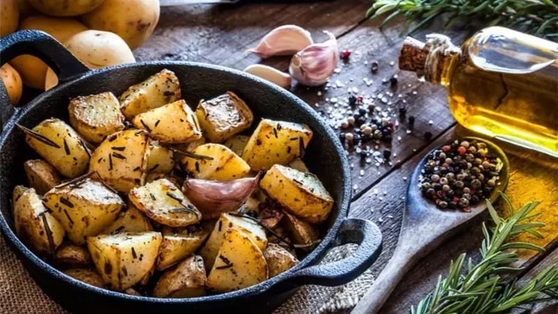 الأرز والبطاطس وخبز القمح.. أيهما أفضل علمياً؟