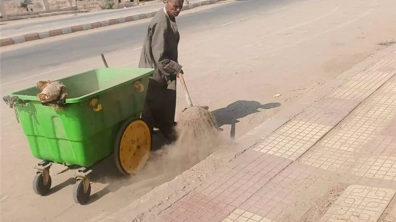تكثيف حملات النظافة وتمهيد الطرق والشوارع الرئيسية بمراكز المنيا