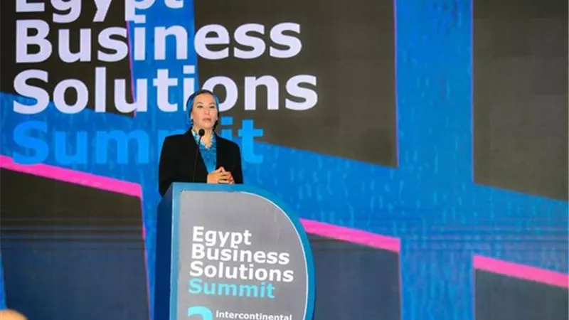 وزيرة البيئة تشارك في النسخة الثانية لقمة حلول الأعمال 