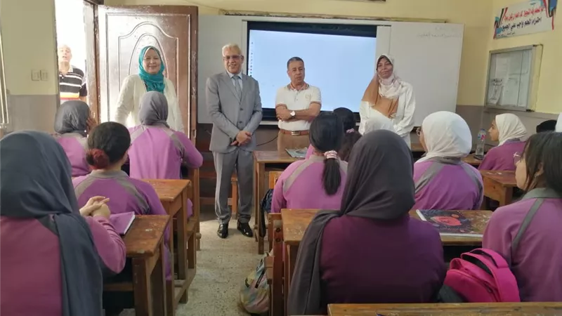 مدير تعليم القاهرة يتفقد مدرسة الشهيد مصطفى يسري بمصر الجديدة