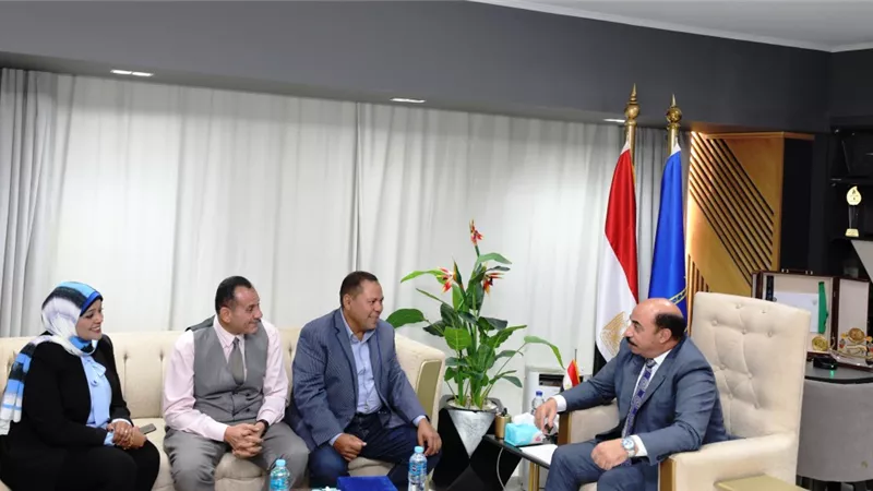 محافظ أسوان يلتقى وفد معهد بحوث التناسليات الحيوانية