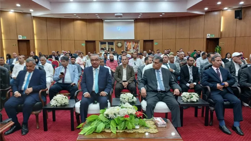 جلسة تشاور مجتمعي لدراسة تقييم الأثر البيئي لمشروع غاز من السويس