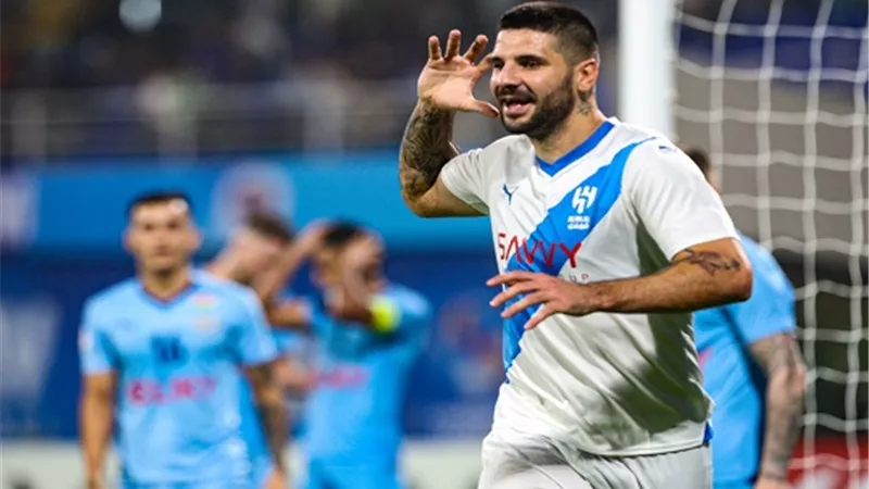 الهلال يواصل صدارة مجموعته بفوزه على مومباي بثنائية ..فيديو