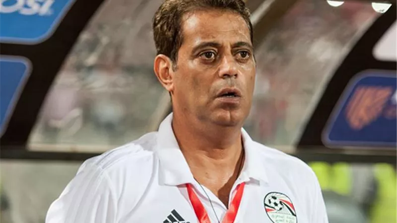 الأهلي يكلف هاني رمزي بالبحث عن مهاجم سوبر