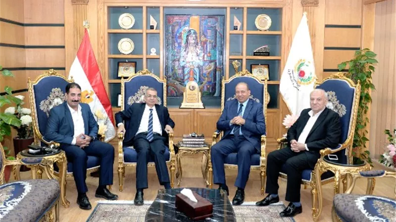 رئيس جامعة المنصورة يستقبل اللجنة النقابية للصحفيين بالدقهلية