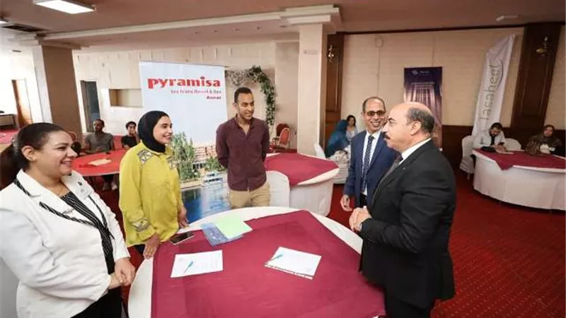 وزارة العمل تفتتح ملتقى توظيف يوفر فرص عمل لشباب أسوان