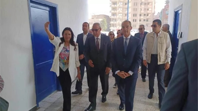وزير الاتصالات يفتتح مدرسة WE التكنولوجية التطبيقية في طوخ