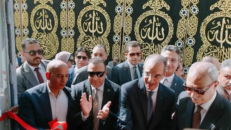 طلاب ترسا يستقبلون وزير الاتصالات في حضور جماهيرى