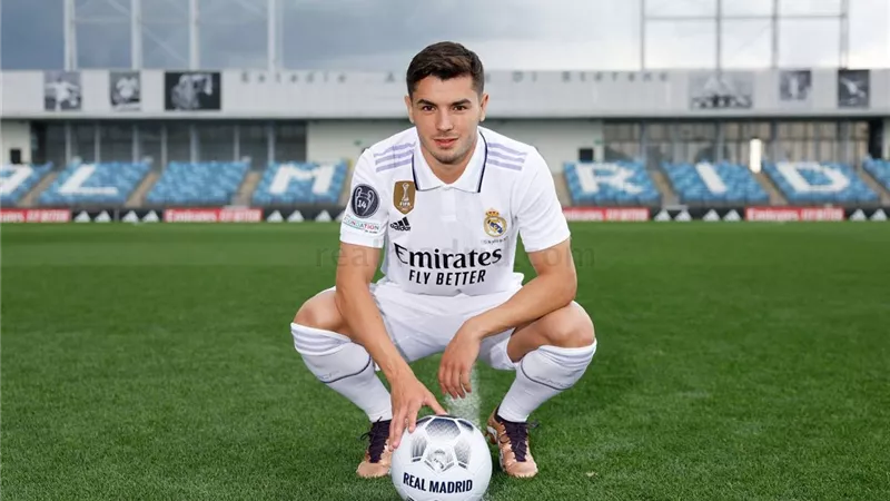 إبراهيم دياز يحسم مستقبله مع ريال مدريد