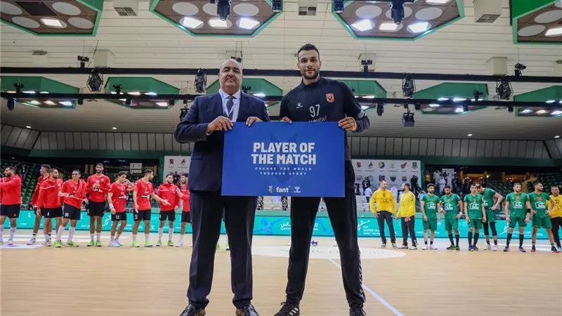 محمد إبراهيم أفضل لاعب في مباراة الأهلي والنور السعودي