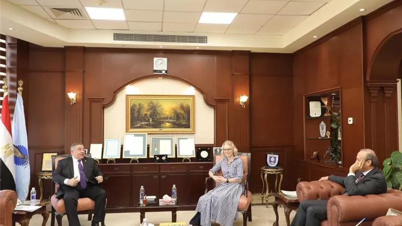 محافظ البحر الأحمر يستقبل سفيرة إستونيا بالقاهرة لبحث التعاون