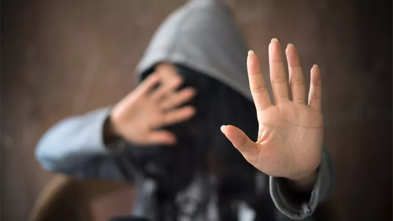ضبط سيدة تروج للحرام بفيديوهات إباحية على الأنترنت