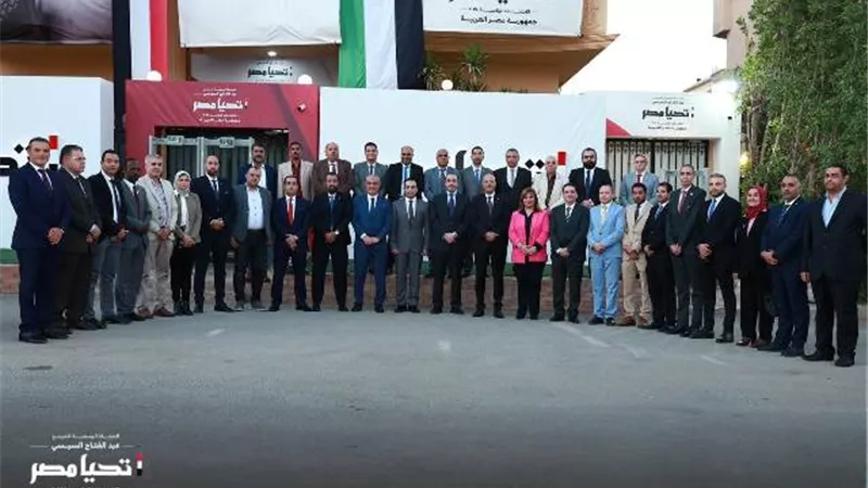 حملة المرشح الرئاسي السيسي تستقبل وفدا من النقابة العامة للعاملين بالبترول