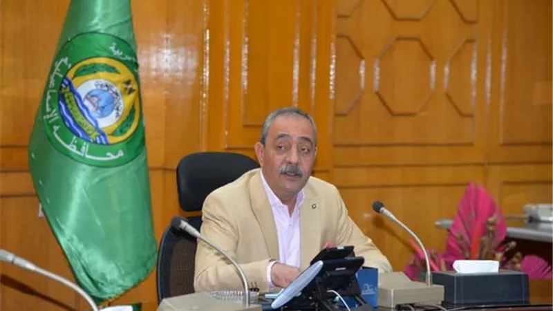 محافظ الإسماعيلية يناقش مشكلات المواطنين مع النواب