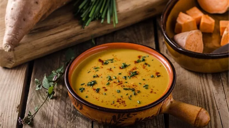 طريقة عمل شوربة البطاطا الحلوة