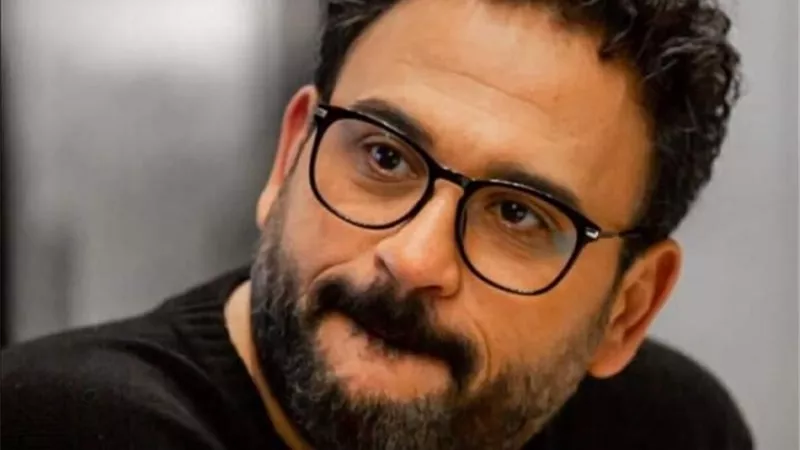 أكرم حسني يحيي ذكرى وفاة والده بكلمات مؤثرة