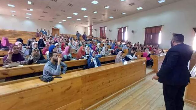تعليم طلاب جامعة بنى سويف لغة الاشارة