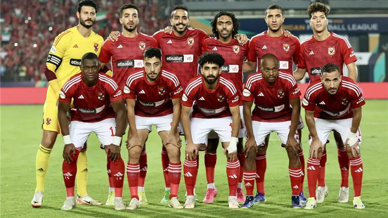 مفاجآت في تشكيل الأهلي لمواجهة سيراميكا كليوباترا