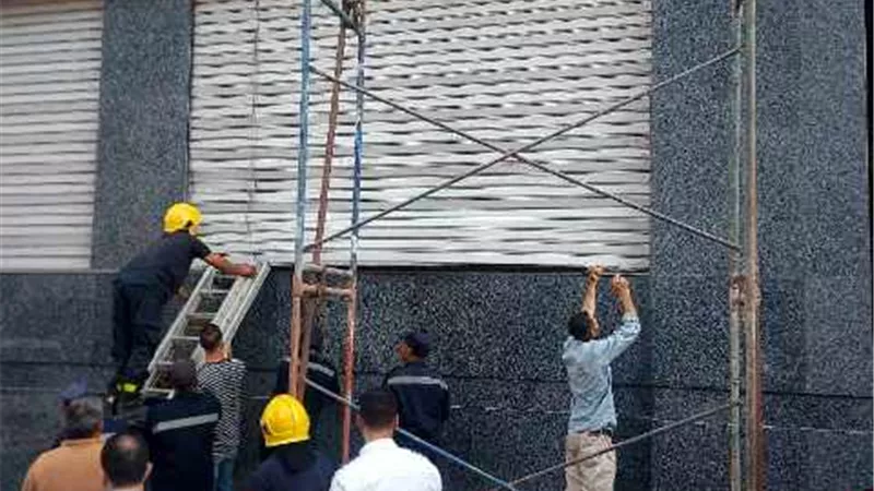 السيطرة علي حريق شب في مول تجاري كبير بمدينة بنها