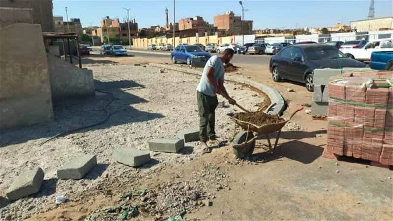 استمرار اعمال تطوير الشوارع و إحلال وتجديد الارصفة برأس غارب