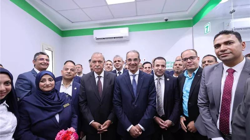 وزير الاتصالات يوجه بتوفير الانترنت في مدارس التربية الفكرية والمكفوفين