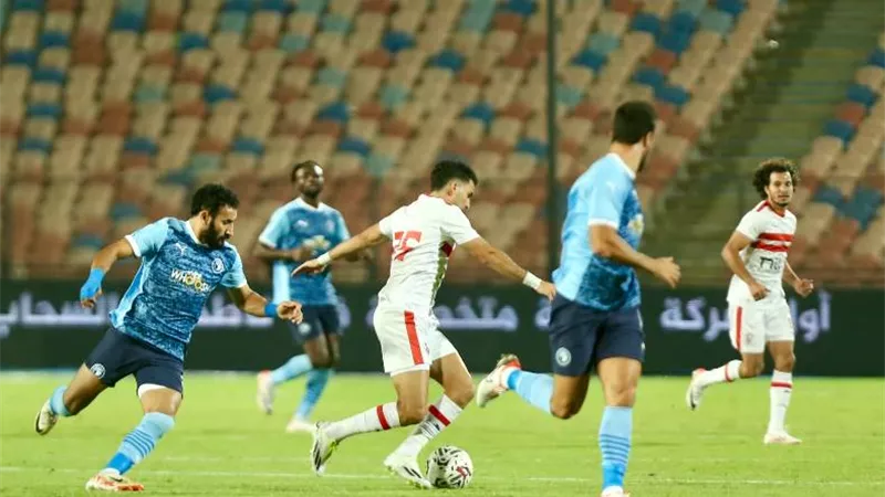 بيراميدز يكمل مباراة الزمالك بـ10 لاعبين بعد طرد أحمد توفيق
