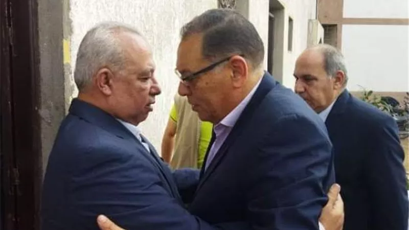 محافظ الشرقية يُؤدي واجب العزاء في وفاة شقيقة المحافظ السابق