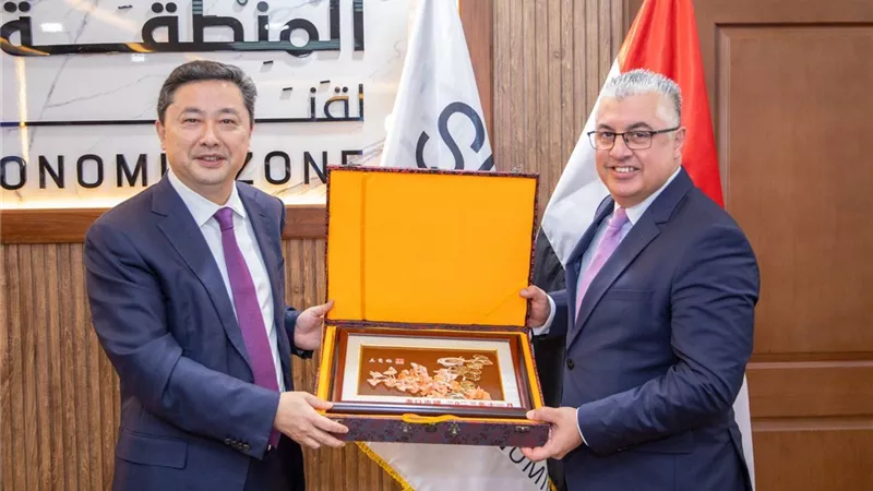 رئيس اقتصادية قناة السويس يلتقي وفد صيني من هايكو للتنمية الصناعية
