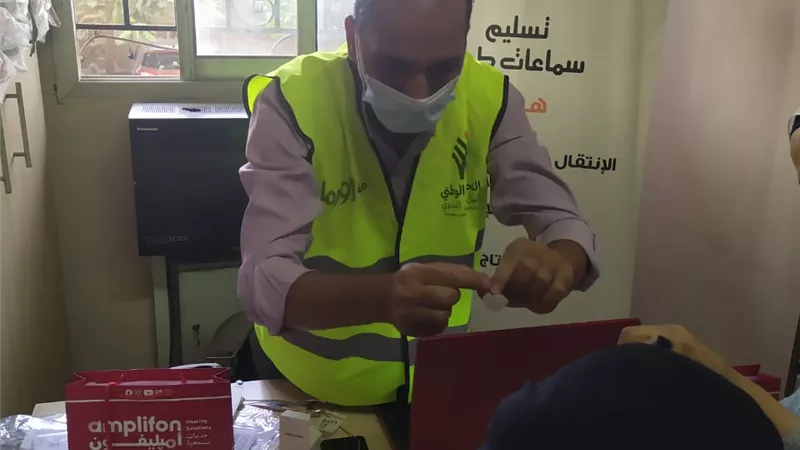 دعماً لذوى الهمم... تسليم سماعات طبية بقرى ونجوع محافظة أسيوط