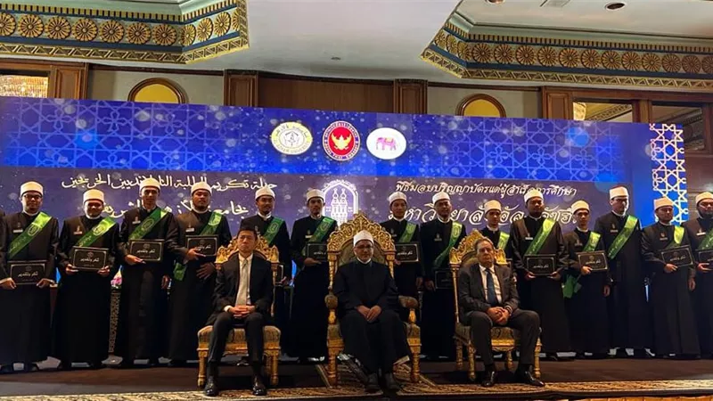 رئيس جامعة الأزهر يشهد حفل تخريج دفعة جديدة من طلاب تايلاند